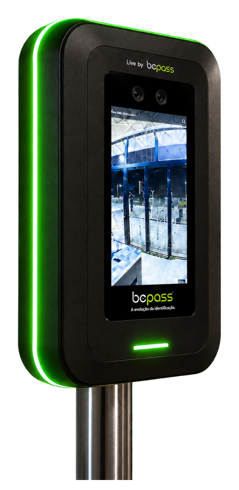 Leitor facial Bepass com iluminação verde